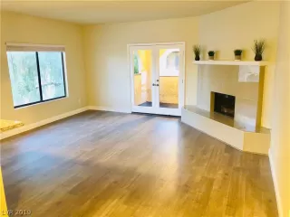 Photo #4: 2048915 Listing