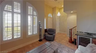 Photo #3: 2049000 Listing