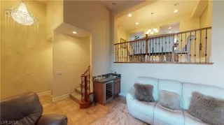 Photo #6: 2049000 Listing