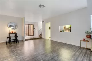 Photo #6: 2049018 Listing 