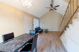 Photo #5: 2049133 Listing 