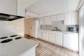 Photo #6: 2049133 Listing 