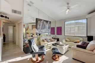 Photo #6: 2049167 Listing