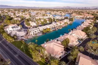 Photo #6: 2049905 Listing