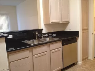 Photo #4: 2049911 Listing