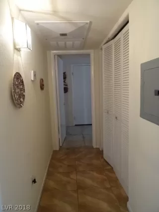 Photo #6: 2050081 Listing