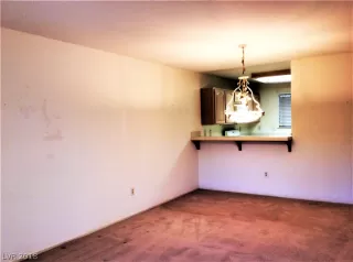 Photo #6: 2050293 Listing