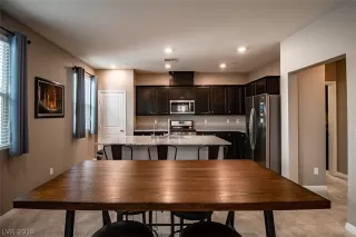 Photo #4: 2050448 Listing