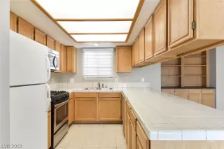 Photo #4: 2050548 Listing