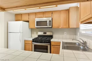 Photo #5: 2050548 Listing