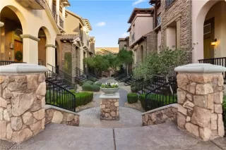 Photo #1: 2050686 Listing