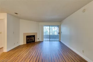 Photo #6: 2050901 Listing