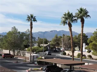 Photo #5: 2051078 Listing