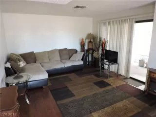 Photo #6: 2051078 Listing