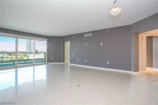 Photo #5: 2051087 Listing