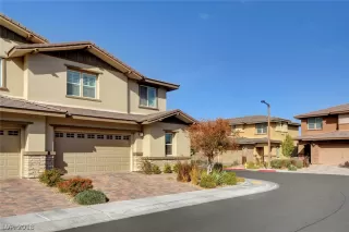 Photo #2: 2051105 Listing