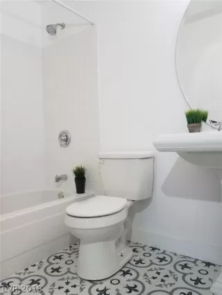 Photo #5: 2051316 Listing