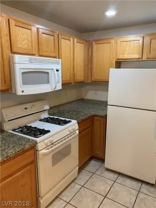 Photo #4: 2051339 Listing 