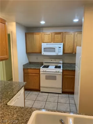 Photo #6: 2051339 Listing 