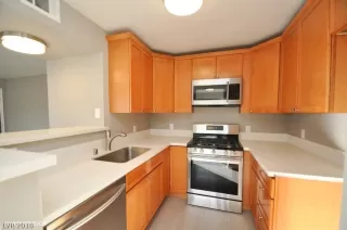 Photo #5: 2051552 Listing