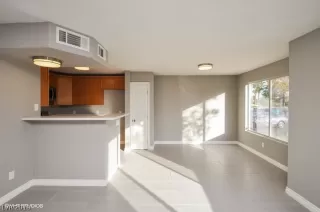 Photo #6: 2051552 Listing