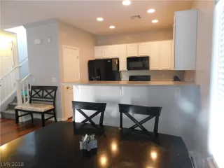 Photo #4: 2051705 Listing