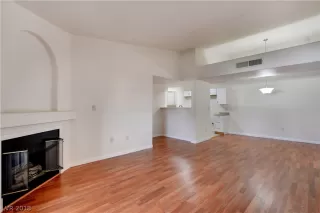 Photo #4: 2051765 Listing 