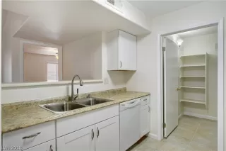 Photo #6: 2051765 Listing 