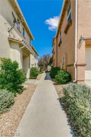 Photo #6: 2051883 Listing 