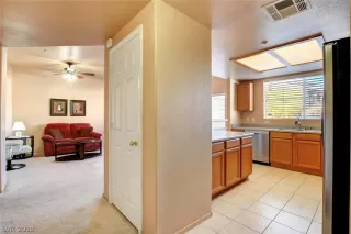 Photo #5: 2051960 Listing