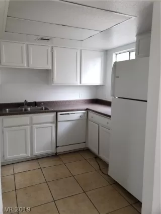 Photo #3: 2051972 Listing