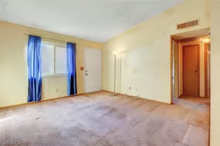 Photo #5: 2052152 Listing