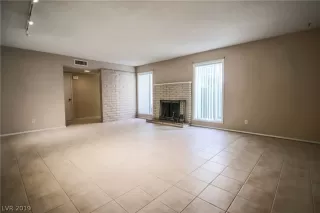 Photo #4: 2052322 Listing 