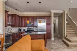 Photo #4: 2052381 Listing