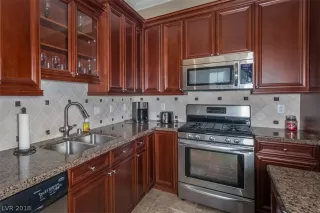 Photo #5: 2052381 Listing