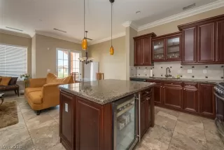 Photo #6: 2052381 Listing