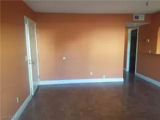 Photo #4: 2052615 Listing