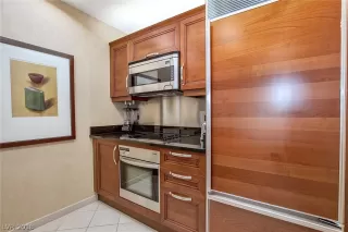 Photo #5: 2052814 Listing