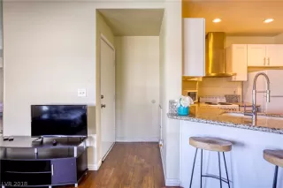 Photo #4: 2052821 Listing