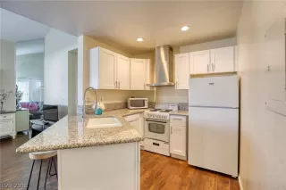 Photo #5: 2052821 Listing