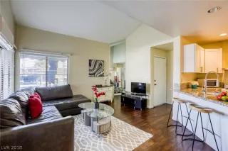 Photo #6: 2052821 Listing