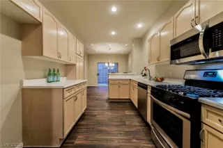 Photo #5: 2052938 Listing 