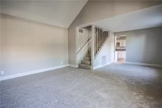 Photo #3: 2053000 Listing