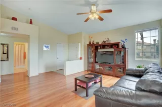 Photo #3: 2053260 Listing