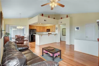 Photo #4: 2053260 Listing