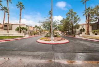 Photo #1: 2053382 Listing