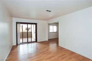 Photo #6: 2053382 Listing