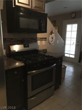 Photo #5: 2053703 Listing