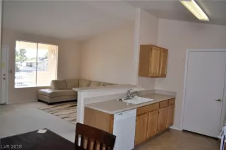 Photo #4: 2053704 Listing