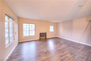 Photo #5: 2053829 Listing